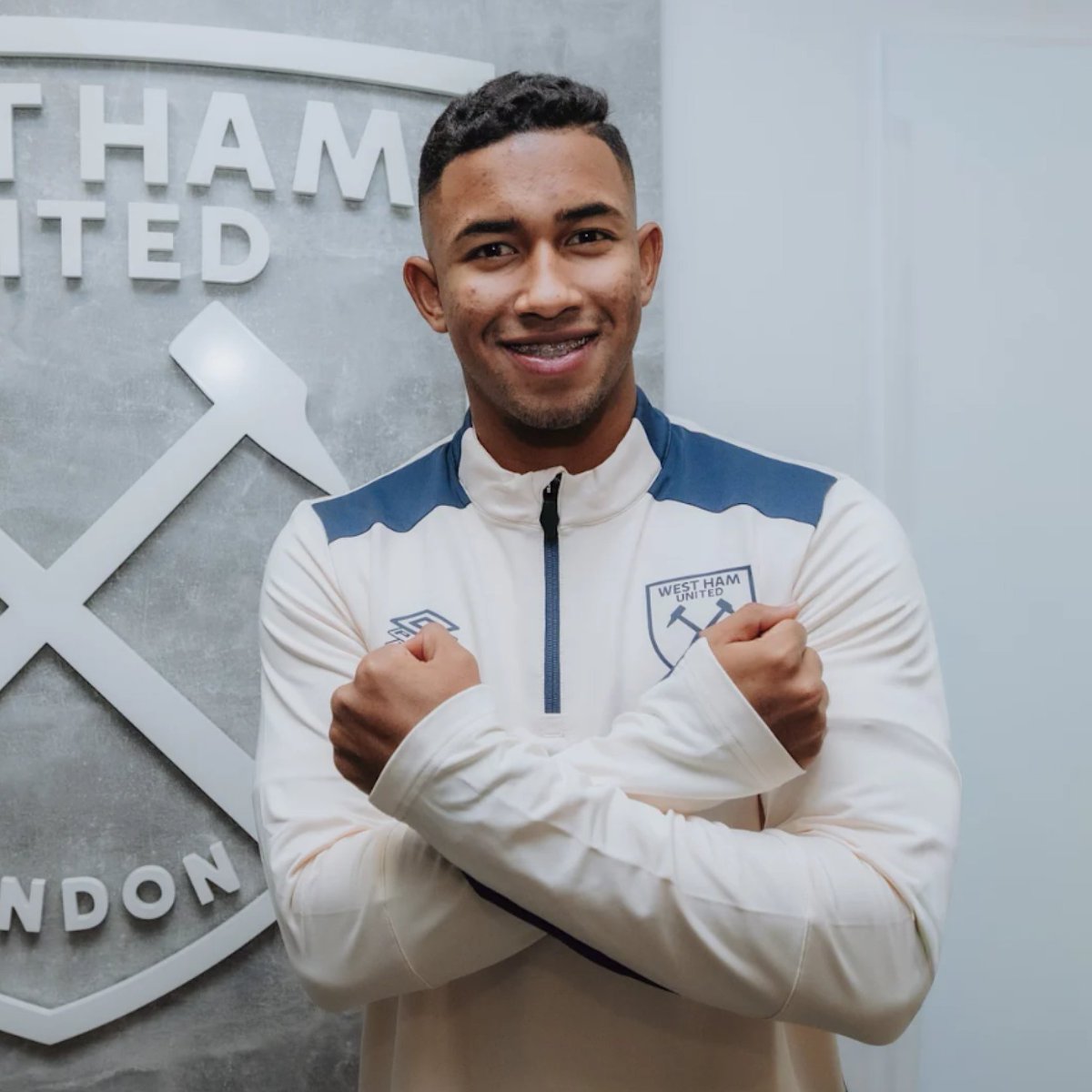 Mercado_Ingles's tweet photo. 🚨🇻🇪 Keiber Lamadrid debutó con el West Ham Sub-21 marcandole un gol al Middlesbrough Sub-21 por la Premier League 2, y ahora ha recibido su primera convocatoria con el equipo profesional por el DT Nuno Espiritu Santo, para enfrentar al Manchester United esta semana por la jornada 26.