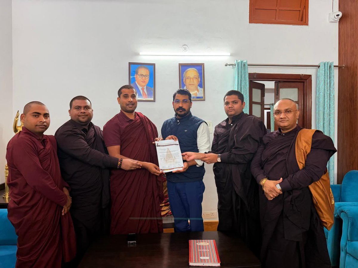 महाबोधि महाविहार मुक्ति आंदोलन को एक और मज़बूत समर्थन।
आज़ाद समाज पार्टी के राष्ट्रीय अध्यक्ष चंद्रशेखर आज़ाद जी ने आंदोलन के समर्थन की घोषणा की है और 12 फ़रवरी को जंतर-मंतर, दिल्ली में स्वयं उपस्थित रहेंगे।

न्याय और धम्म की इस लड़ाई में एकजुटता ही हमारी ताक़त है।

A strong