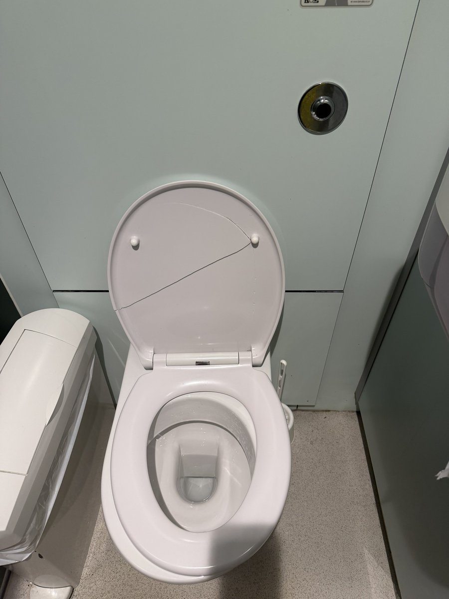 RealHotXGurlSh0's tweet photo. @marksandspencer do better! M&amp;S Preston Deepdale store! Toliet seats are broken, no toilet roll, coat hooks on the door are off. Doors don’t close as they are broken! Disgrace!! https://t.co/4nI0Nkynkr