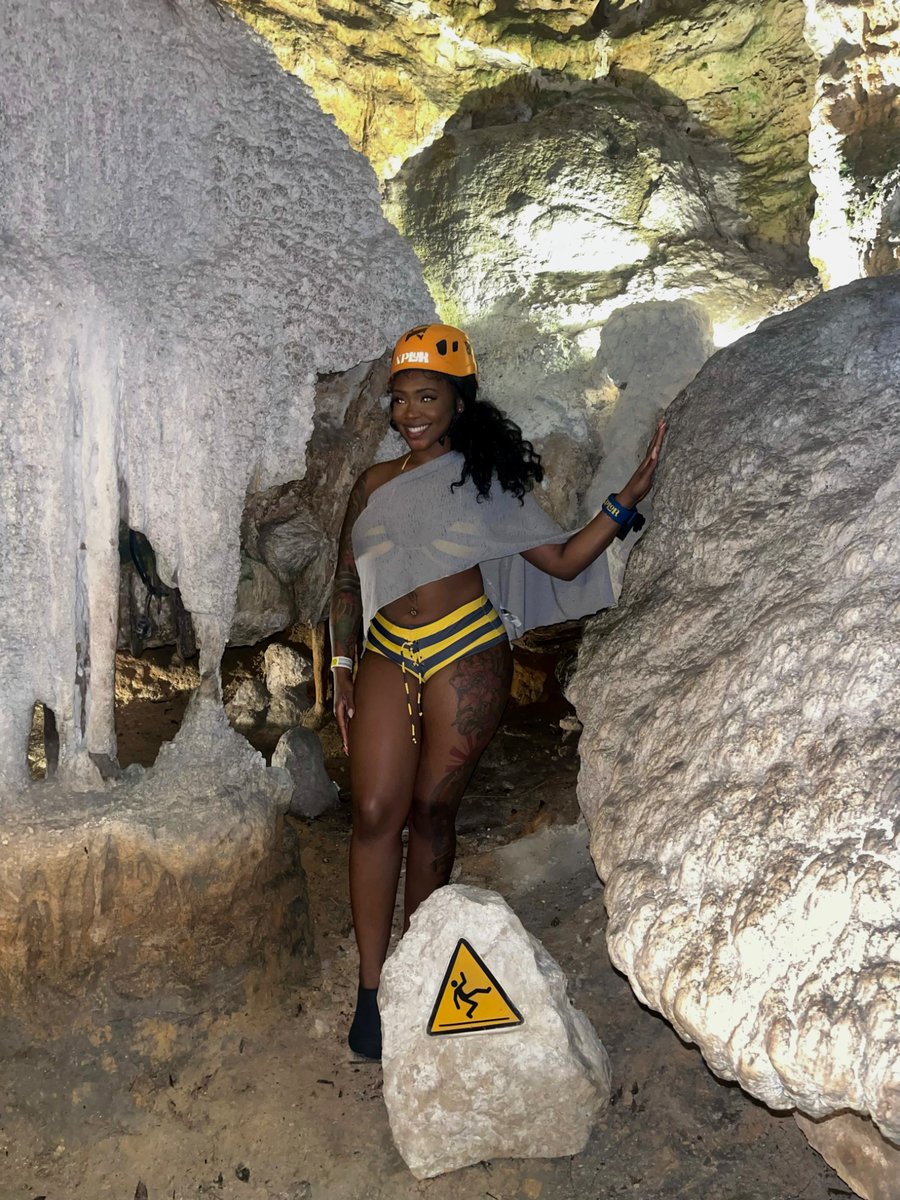 diannaV13's tweet photo. money will come and go but I will never be 26 again in Mexico Cave diving https://t.co/3j6CGTWbnb