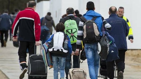 JanWBakkerNL's tweet image. We staan er niet dagelijks bij stil, maar IEDER jaar komt er een flinke stad bij aan 'asielzoekers', na-reizigers en migranten uit andere EU-landen. En voor een groot deel islamiet. Dit is onbeheersbaar, maar wordt niet gestopt door kabinet Jetten. 
#tweedekamer #rtltonight