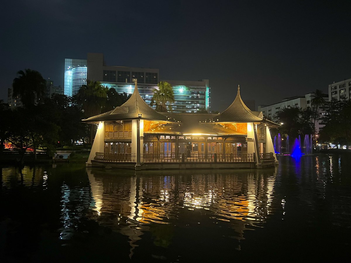 Cyfmlab's tweet image. この夜の中では、空気さえも柔らかく感じられ、暖かな灯りが包んでいるよう