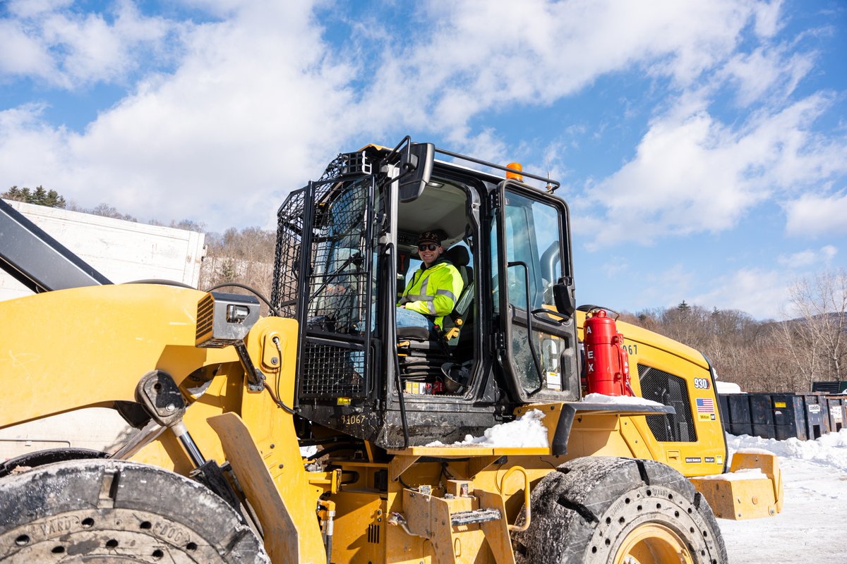 CasellaWaste's tweet photo. “I’ve been drawn to the trades and heavy equipment since middle school. I’m proud to say I’m working for Casella while still in school, and I think this is a great opportunity for anyone my age to kickstart their life.”

💬 Connor Lillie
🔧 Heavy Equipment Operator https://t.co/2V624RbGzy