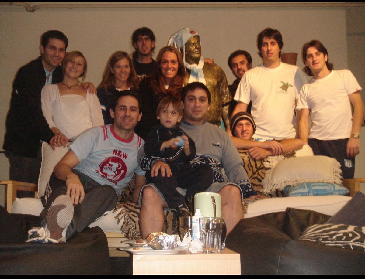 Sacostaracing's tweet image. Alguna vez nos tocó cuidar la estatua de Mostaza ...