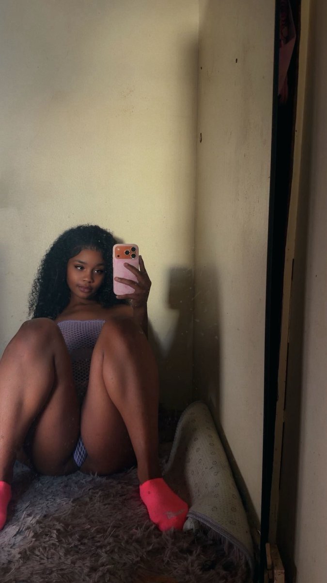 FreakyNikita tweet media