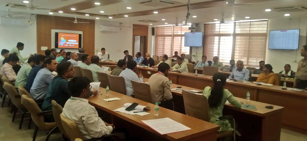 CollectorArv's tweet photo. ૪૯મી DLCC ની ત્રિમાસિક બેઠક. જિલ્લાની બેંકિંગ કામગીરીની સમીક્ષા કરી ACP જિલ્લાએ 83% જેટલી શાનદાર એકંદર સિદ્ધિ, ચાલુ નાણાકીય વર્ષમાં PMSBY 47000, PMJJBY 26000 અને APY 27000 નવા નોંધણીઓ. વિવિધ સરકાર-પ્રાયોજિત યોજનાઓ અને જન સુરક્ષા અભિયાન હેઠળ કામગીરીની સમીક્ષા.
@CMOGuj https://t.co/zgleulzPaO