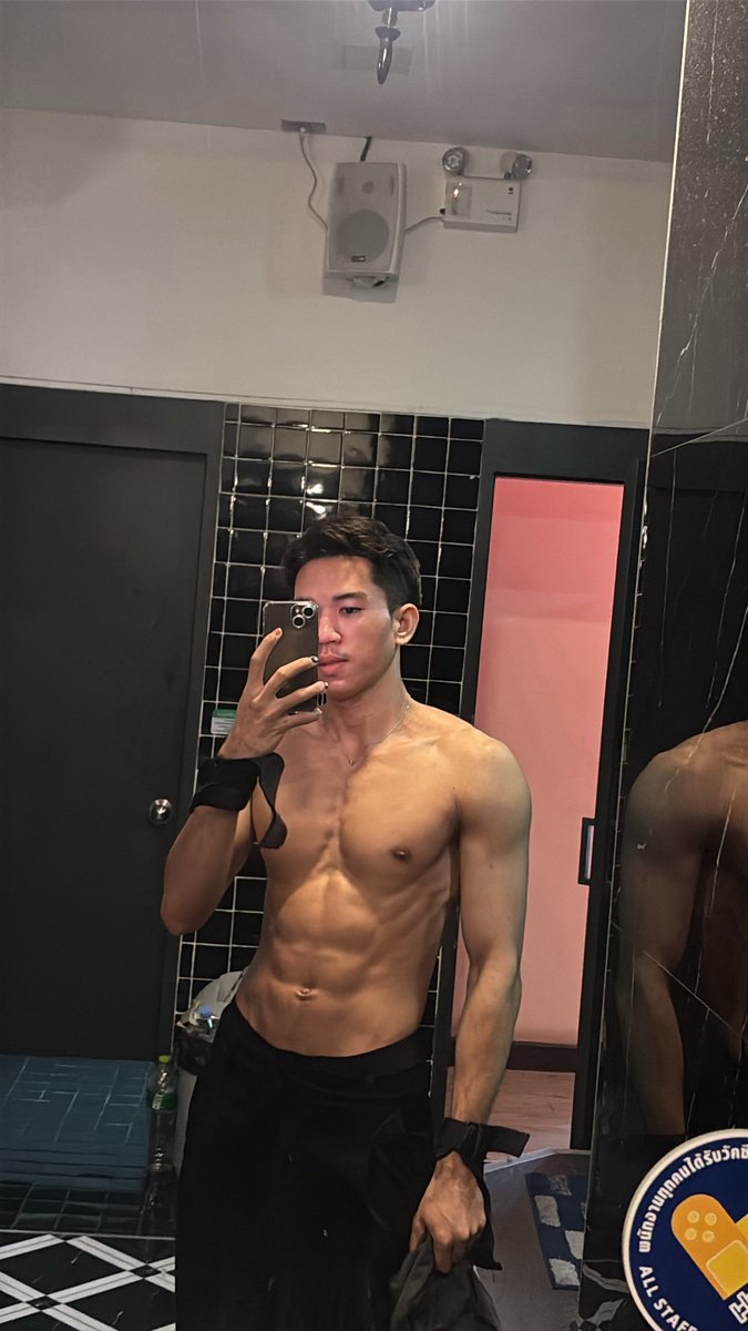 channnra_'s tweet photo. Good night #gym https://t.co/YCN57Ti8p8