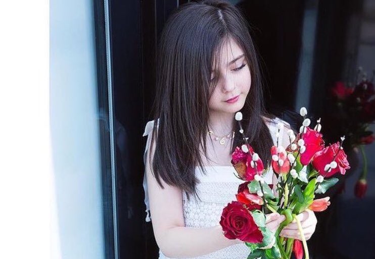 أكتب لنا فرحة جميلة يالله،تجعل الحياة تبدو كبُستان ورد في أعيننا🕊🌹.