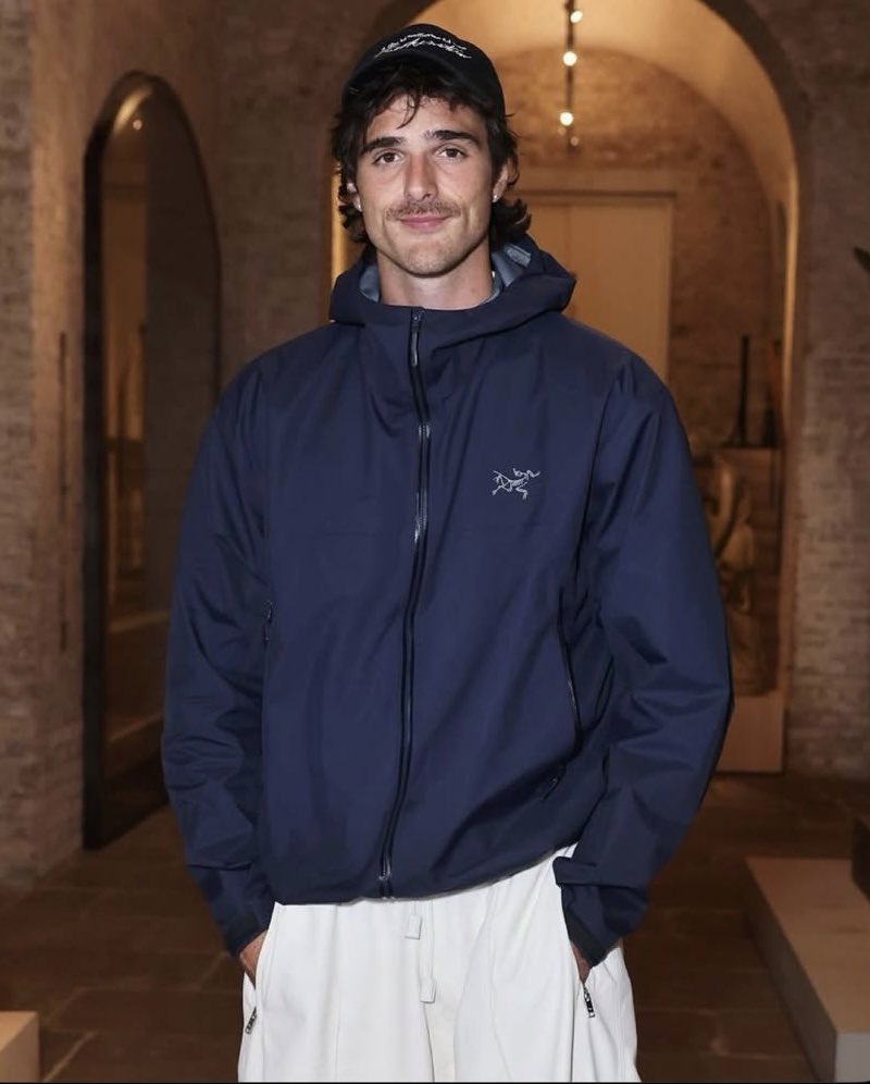 Shitindiedisco's tweet photo. why does he look like he’s about to ask you to an afters on smithdown? https://t.co/lx7oh0Ow9l