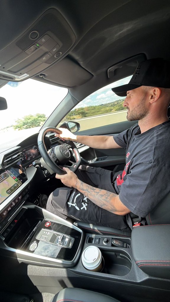 When you work hard and have the right people in your life, magic happens 🙏🏼

Recent dump 🔥🇿🇦