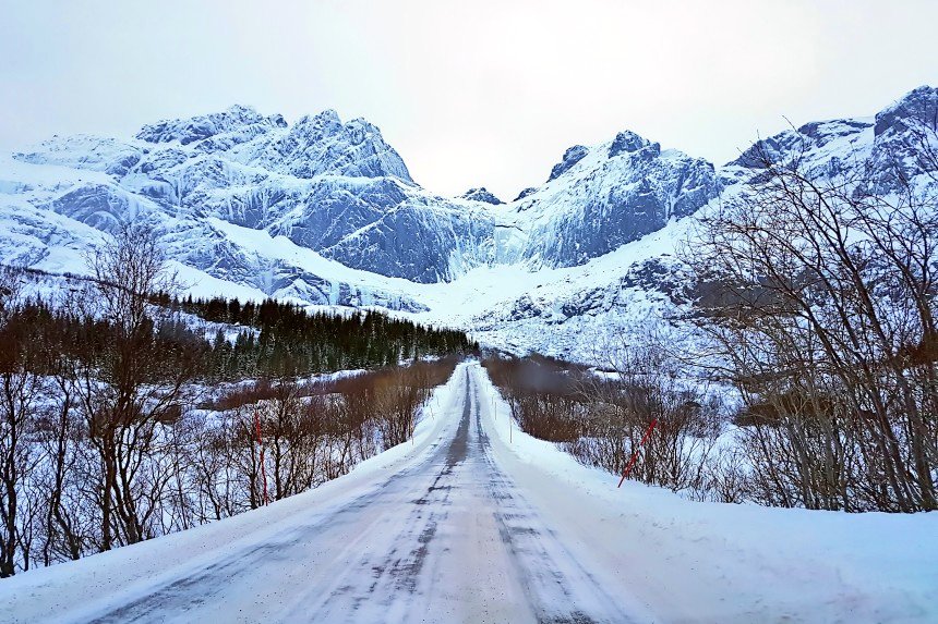 De octubre a marzo es temporada de auroras boreales 💚💚💚 en #NoruegaÁrtica 🇧🇻. ¡Anímate y ve a buscarlas! Descubre dónde dormir en las Islas Lofoten y Vesteralen, uno de los mejores lugares del mundo para ver las luces del norte 😍 mapaymochila.es/yqU78 #NoruegaTodoElAño