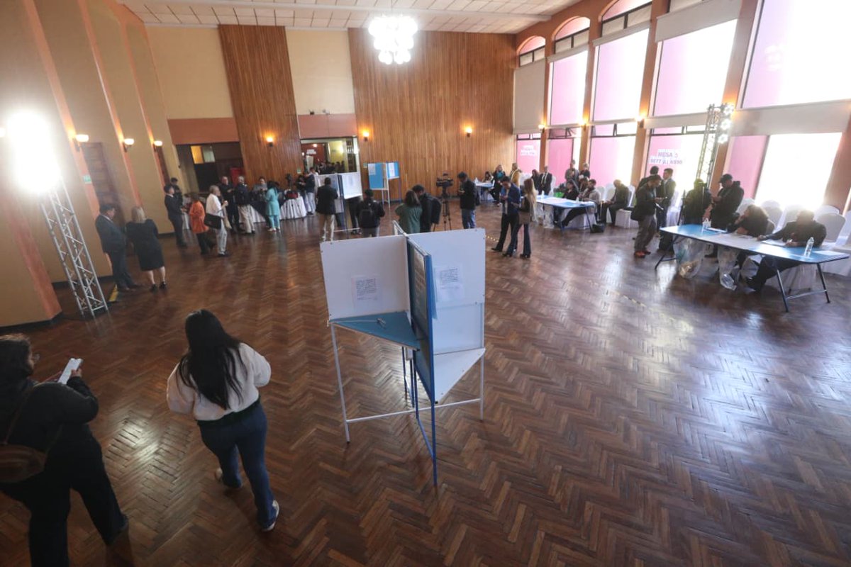 ⚖️ Exclusión avalada por la CC

La Corte de Constitucionalidad dejó firme la exclusión de las ciencias afines en la elección de magistrado titular y suplente de la máxima Corte por el CANG, rechazando recursos legales y blindando un proceso señalado de cerrar la participación