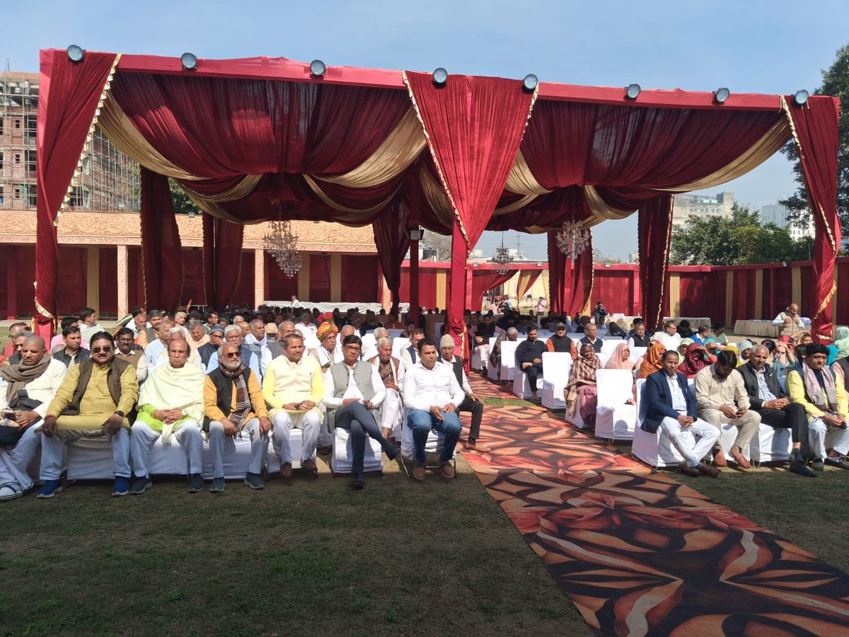 Kapiltyagi80's tweet photo. 🚩हिन्दू सम्मेलन बादशाहपुर 🚩

संगठित हों • सशक्त बनें • सनातन को आगे बढ़ाएँ
#hilights
#hilights
#followforfollowback
#RSS100Years https://t.co/0JWpigHaVR
