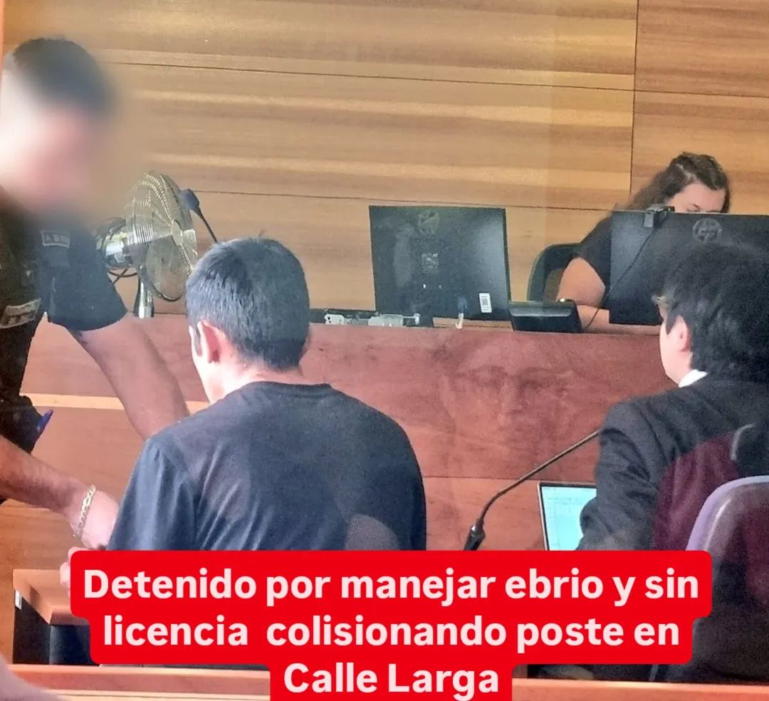 🟣 #CALLELARGA Sujeto fue detenido por conducir ebrio y sin licencia quien estrelló su vehiculo en un poste de alumbrado público 

Lee más en uplaradio.cl
