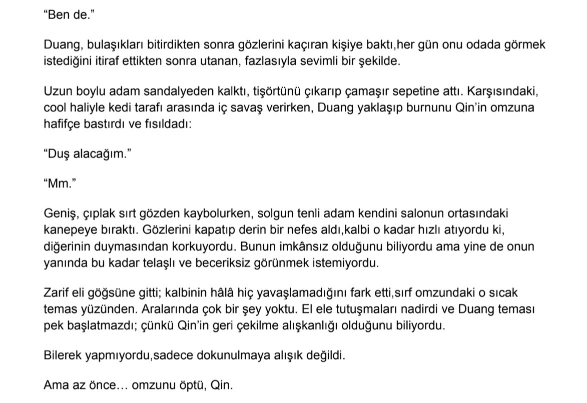 misafirlikte bile dwy kitabını okuyorum..benim enayilikle qin’in umursamaz davranmaya çalışması ile vs attığımızı düşünün djwbdjw