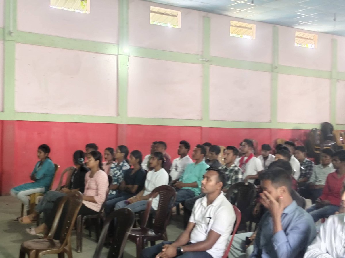 kaushik_nsui's tweet photo. 📍Lakhimpur
Launched the #ছাত্ৰইআনিবপৰিৱৰ্তন program today in Lakhimpur District, in the presence of I/C Assam NSUI Shri @KabirAhamadNSUI Ji and the College Units of Lakhimpur District NSUI.
@GauravGogoiAsm
@kanhaiyakumar
@varunchoudhary2
#humbadlenge https://t.co/1zd18PdAaV