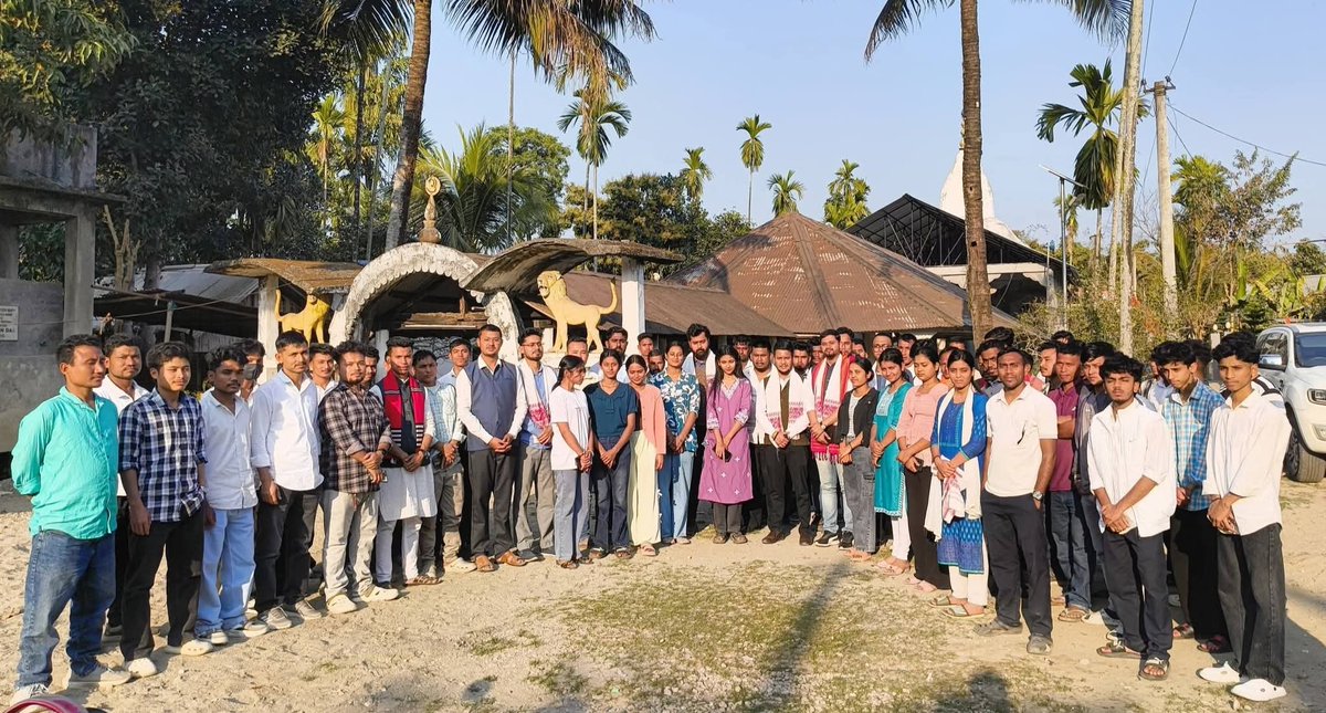 kaushik_nsui's tweet photo. 📍Lakhimpur
Launched the #ছাত্ৰইআনিবপৰিৱৰ্তন program today in Lakhimpur District, in the presence of I/C Assam NSUI Shri @KabirAhamadNSUI Ji and the College Units of Lakhimpur District NSUI.
@GauravGogoiAsm
@kanhaiyakumar
@varunchoudhary2
#humbadlenge https://t.co/1zd18PdAaV