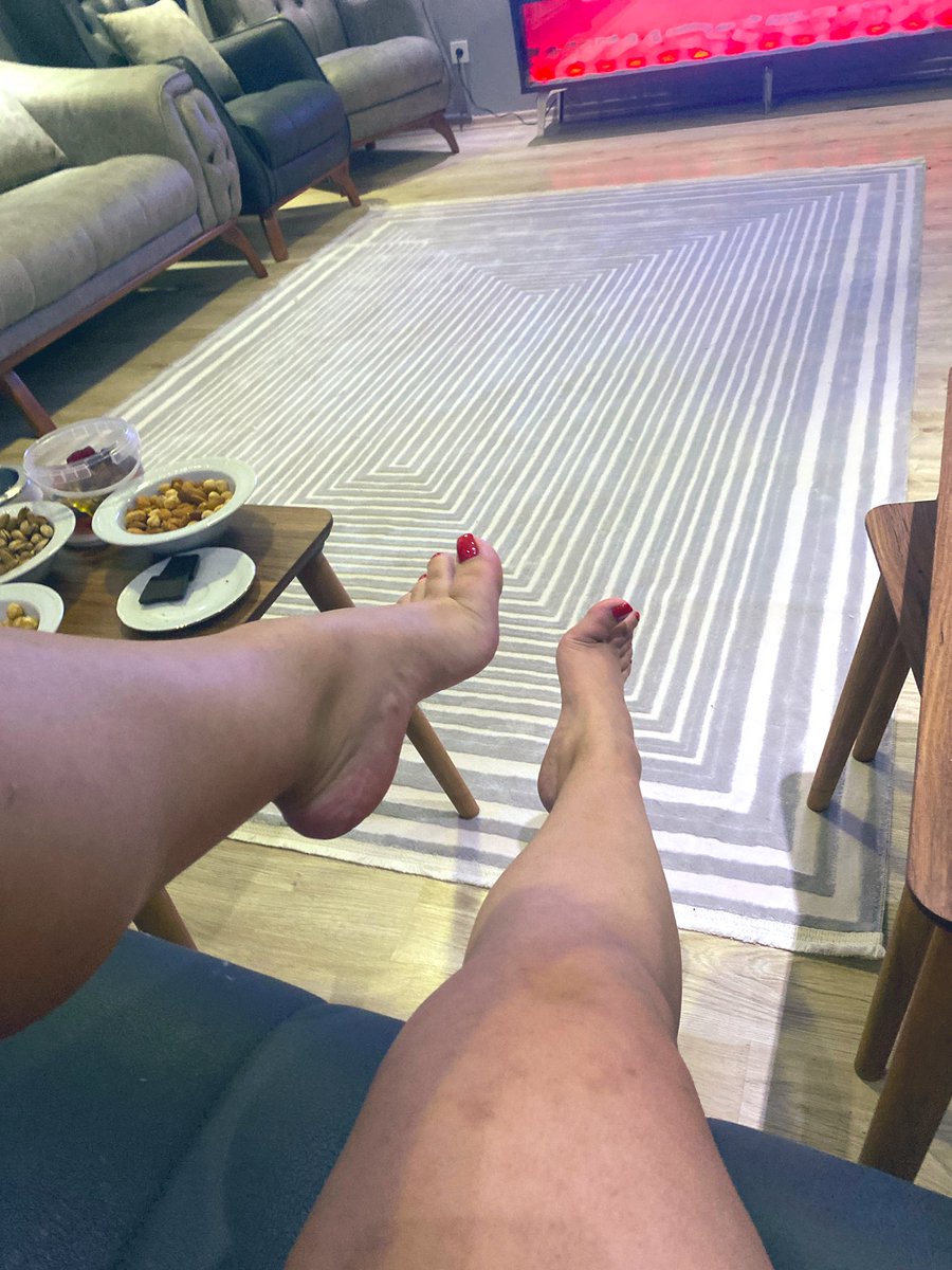 İtaat etmeye hazır mısın müsaitim köpek!
#footfetısh #foot #mıstress #ds