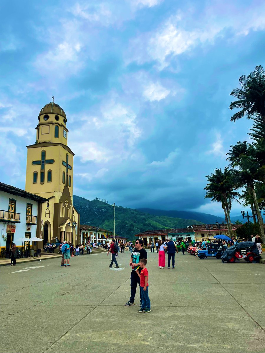 Simon_JonesYYC's tweet photo. 1/In mid-January I decided to cross #Colombia off the list with 10 days of trekking/exploring. I’d been eyeing Tolima for a long time but the dates never worked. I settled for some enjoyable hiking instead. Flying into the great city of Medellin to start then south to Salento. https://t.co/hyHknhcB2P