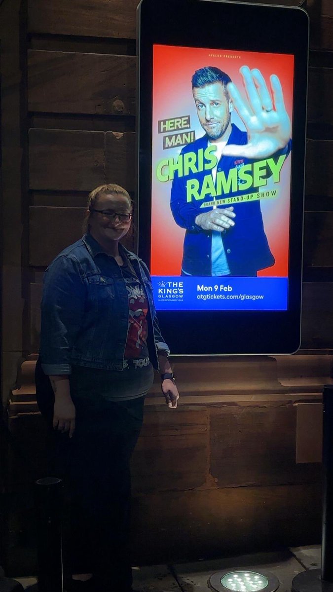 scottishlee's tweet photo. Soooo excited to finally see @CPHutchinson 🤣🤣🤣!!!  @4pmWineTimeBaby!!!  With @RabWiggins!!  Hope he’s funny 🤣🤣🤣 https://t.co/Y1z0yU93Sk