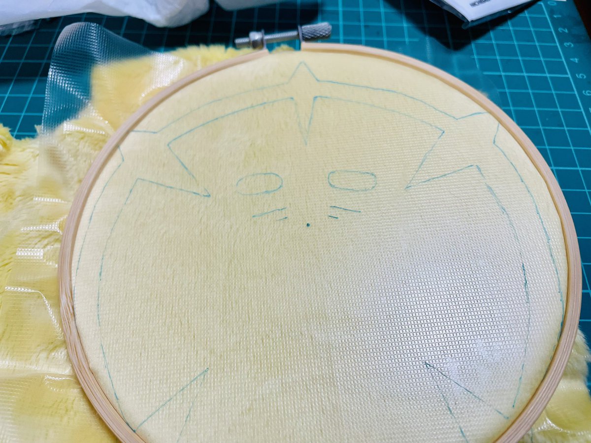 Reizi_ing's tweet photo. 私が作成している「熊ケシ球」ぬいぐるみの複製や真似、大歓迎です👌 
お好きに参考にしてください🙆‍♀️

型紙は自己流すぎて、 自作の型紙だと私以外は製法できない状態なので 現在お出しできるものはありません…😭ｺﾞﾒﾝﾅｻｲ

使用している材料はツリーに↓ https://t.co/HBZM62dCRW