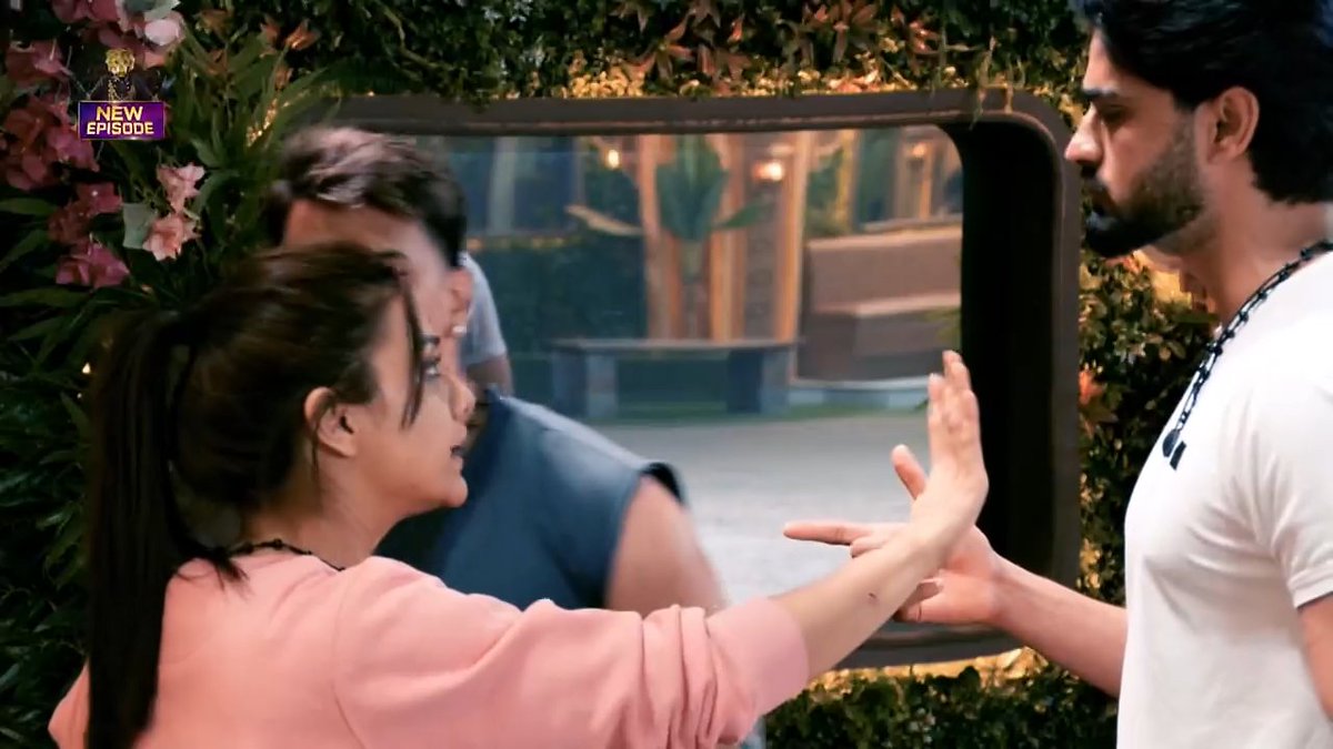 she just started playing her game and the contestants inside the house are already looking so insecure of her! 

if you are inside to play this game so why can't she play the way she wants to play! 

divya is doing her job well! that's it!

[ #DivyaAgarwal #The50 #The50Show ]