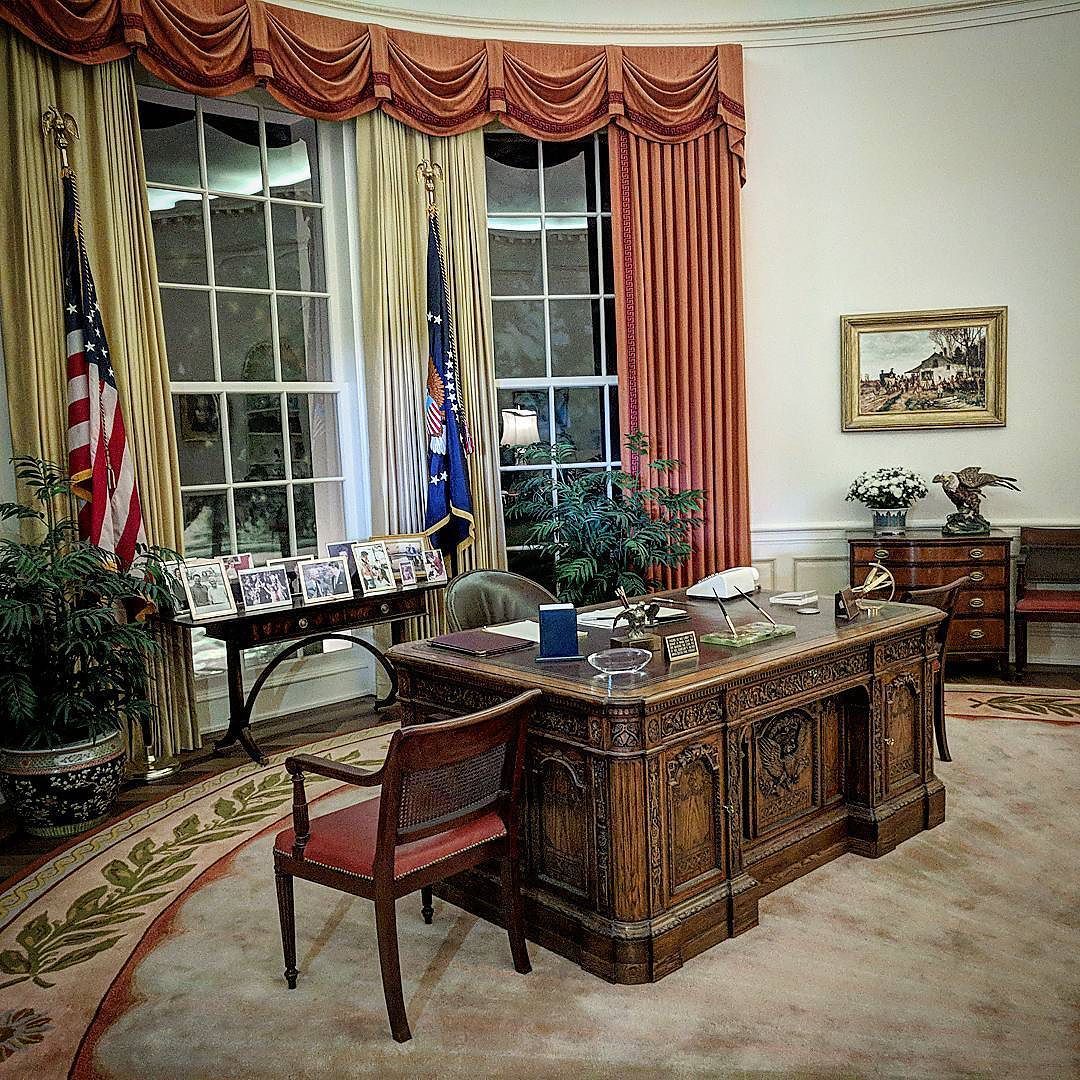 Presidential aesthetic.