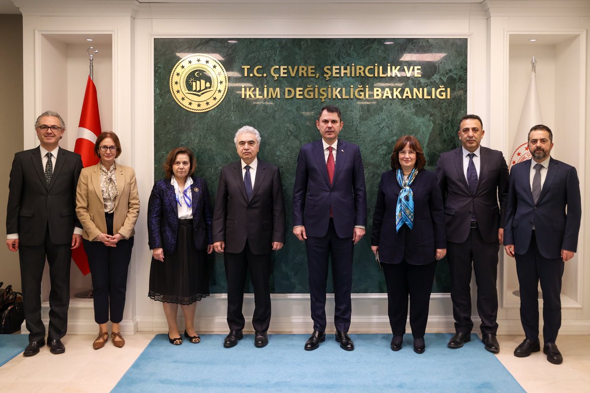 Uluslararası Enerji Ajansı Başkanı Sayın Dr. Fatih Birol ve beraberindeki Dışişleri Bakan Yardımcısı Sayın Ayşe Berris Ekinci ile dışişleri heyetini Bakanlığımızda ağırladık.

Bu yıl ülkemizin ev sahipliği yapacağı #COP31 Taraflar Konferansı’na ve Eylem Gündemimize ilişkin