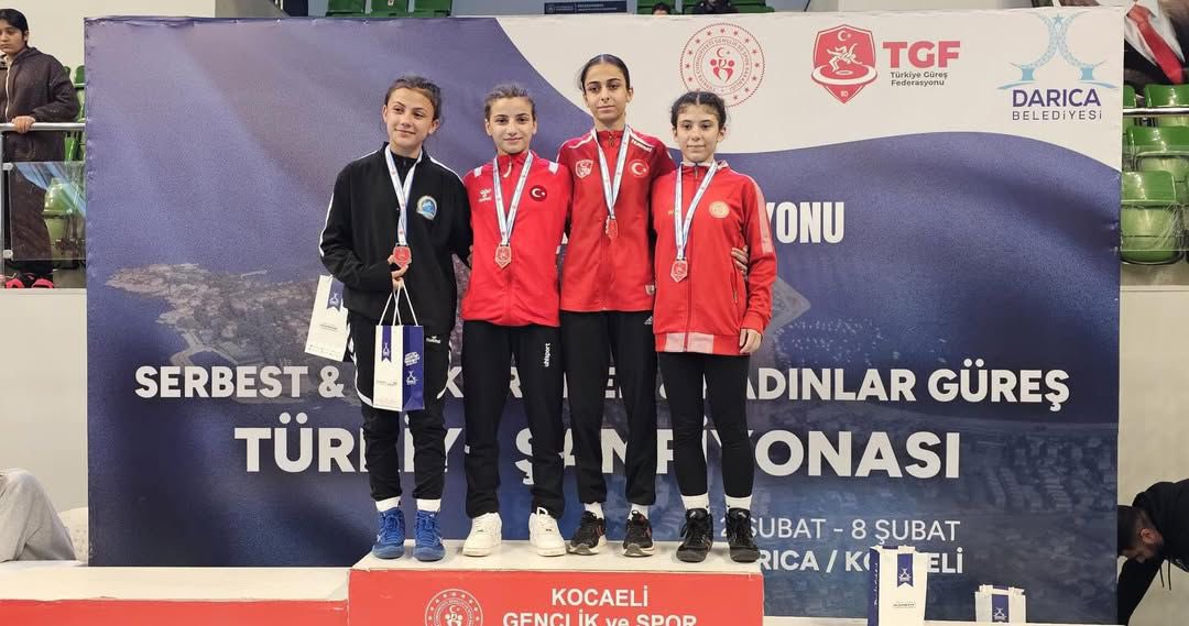 📍 Hakkari 

✅ U17 Kadınlar Türkiye Güreş Şampiyonası’nda Gurur Veren Başarı

🏅07–08 Şubat 2026 tarihlerinde Kocaeli’de düzenlenen U17 Kadınlar Türkiye Güreş Şampiyonası’nda, 36 ilden 310 sporcunun katıldığı müsabakalarda 40kg’da ilimizi temsil eden sporcumuz Havin Selçuk,