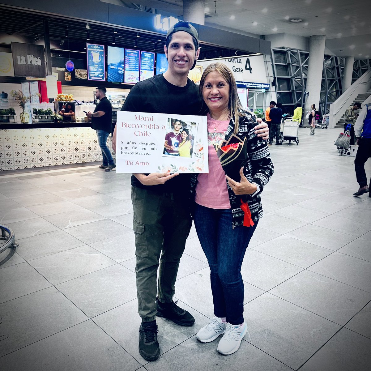 luigimp14's tweet photo. Volver a desayunar con mi mamá, luego de 8 años sin verla, fue increíble 💖 https://t.co/hJAd04KX10