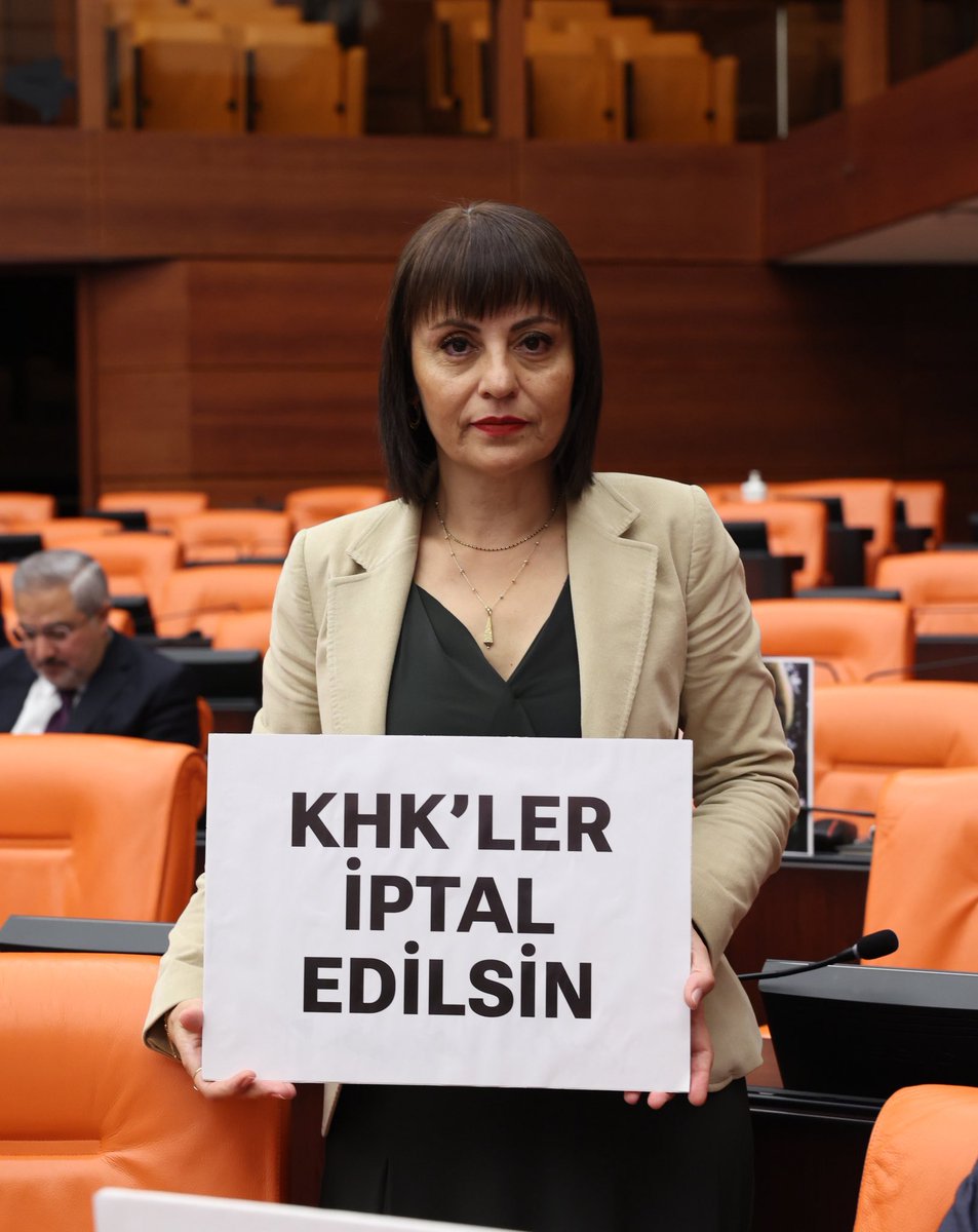 Mağduriyetler sürerken söylemekten vazgeçmeyeceğiz!

#KHKlarİptalEdilsin