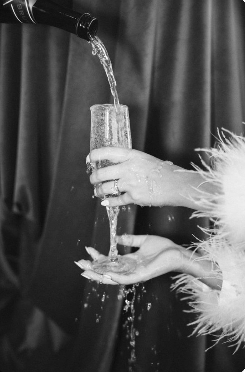 Sidoniefages's tweet photo. À flots … apéro ? https://t.co/Wlbzs5sO8Q