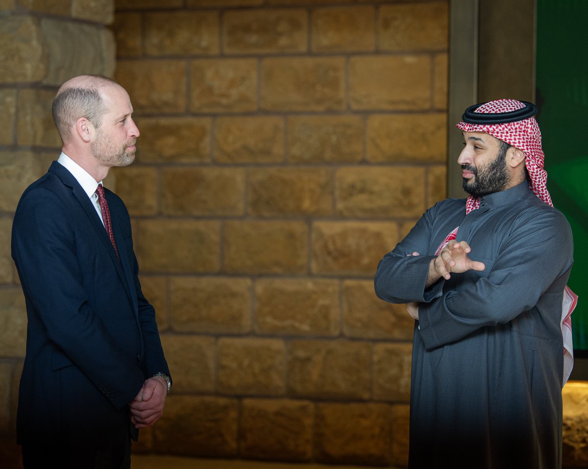 سمو سيدي #ولي_العهد يستقبل ولي عهد بريطانيا ويصطحبه في جولة بحي الطريف التاريخي في الدرعية