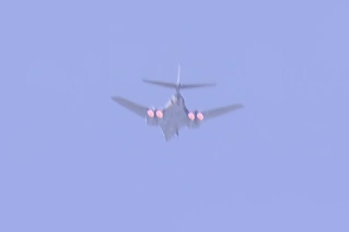 Everyone is talking about #BenitoBowl  but I loved the flyover just as much. EPIC 8 JETS and 1 FULL AFTERBURNER B-1 and great cordination from POC  #250USA  #NAVY #AirForce #Military #LX