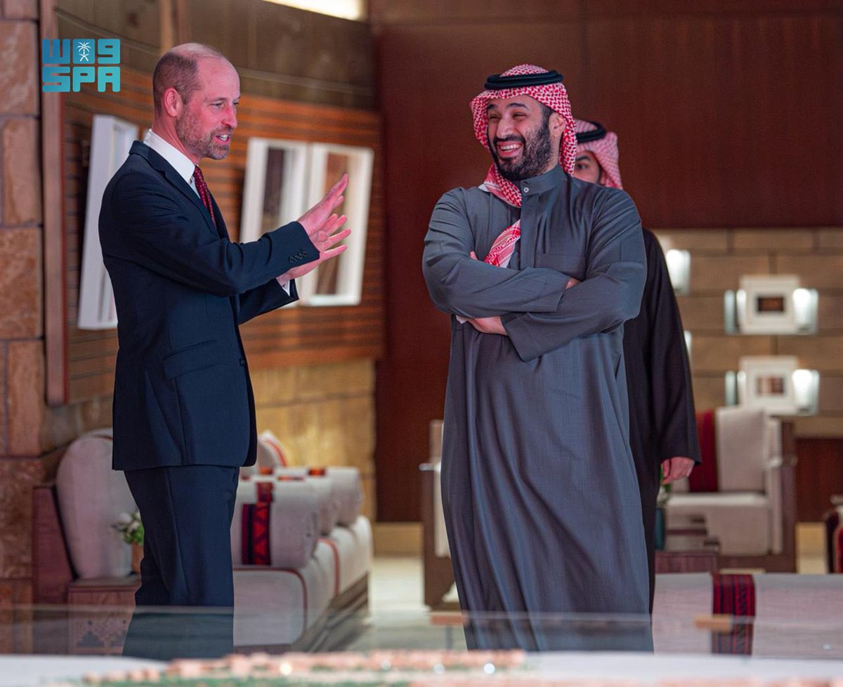 سمو #ولي_العهد يستقبل ولي عهد بريطانيا ويصطحبه في جولة بحي الطريف التاريخي في الدرعية.