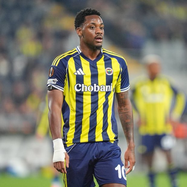 Jhon Duran, Fenerbahçe'ye veda etti:

"Fenerbahçe yönetimine ve kulüpte emeği geçen herkese, bu formayı giyme fırsatını bana verdikleri için teşekkür ederim.

Fenerbahçe taraftarlarına ayrıca teşekkür etmek isterim. Tutkunuz ve kulübünüze olan bağlılığınız gerçekten eşsiz.

Sizin