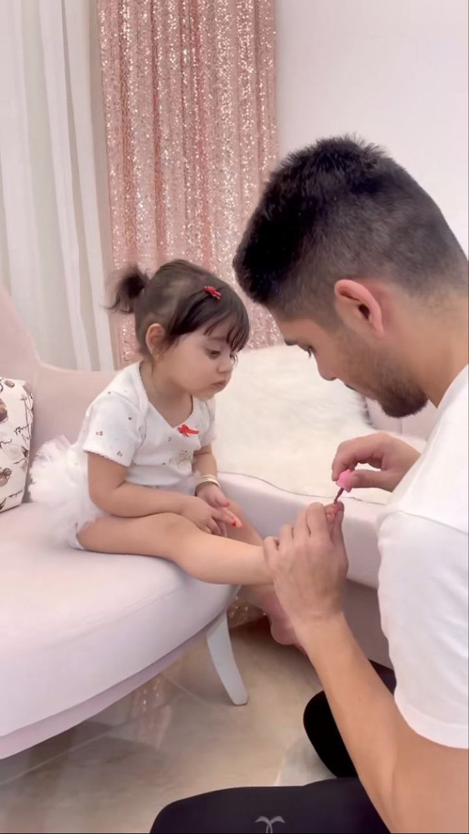 خردمندِ ساده tweet media