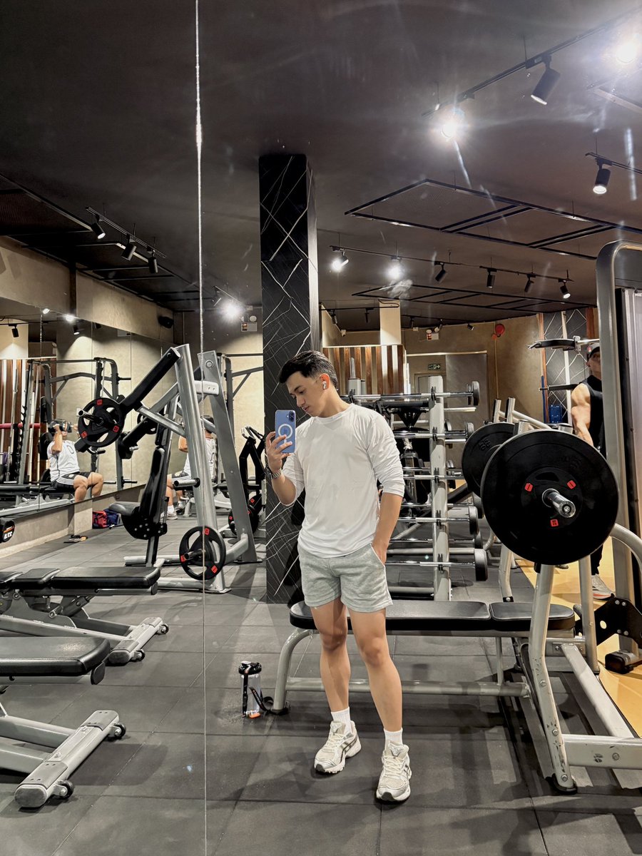 _maccccccc's tweet photo. midnight gym. https://t.co/jobIGR9q6z