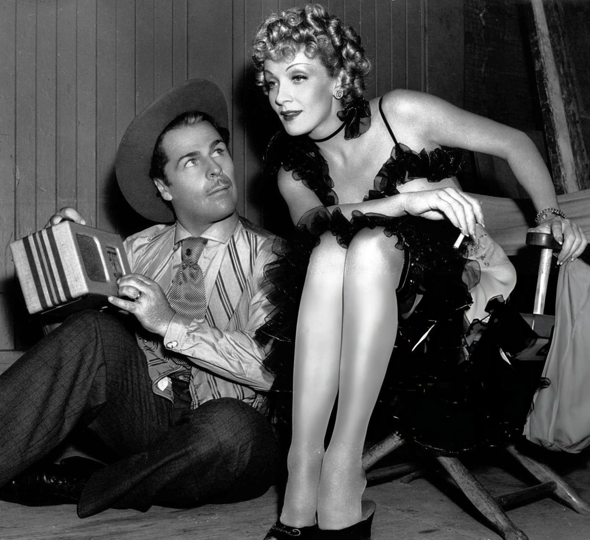 filmdialogueone's tweet photo. Marlene Dietrich and Brian Donlevy dazzled in Destry Rides Again (1939), combining sharp wit, charisma, and commanding screen presence. Their on-screen chemistry balanced Dietrich’s glamour with Donlevy’s rugged charm, making it truly memorable #DestryRidesAgain #MarleneDietrich https://t.co/w4xafZtdpB