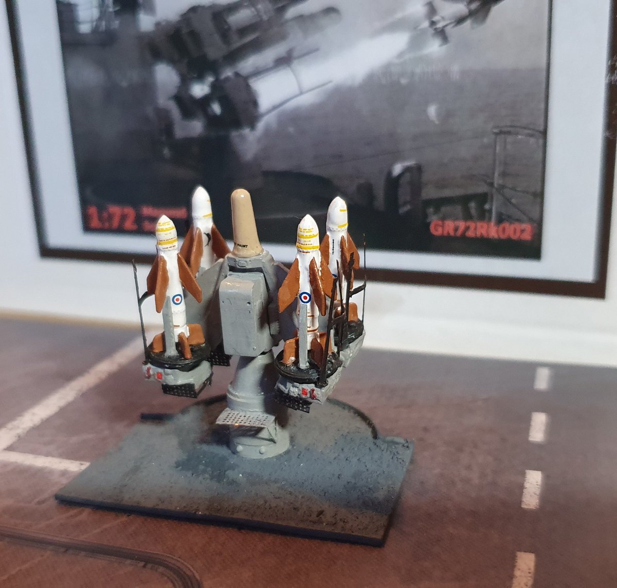 drrjhaines's tweet photo. Shorts Seacat SAM, variants:
GWS20: manual steer by operator Falklands: HMS Fearless &amp; Intrepid
GSW22: HMS Hermes &amp; Leander, County &amp; Rothesay classes
GSW24: Type 21 frigates (Antelope, Ardent, etc.)
#ModelMaking #ModelPainting #ModelMaker #ScaleModels #JFFScaleModels https://t.co/LpqVXJHKMl