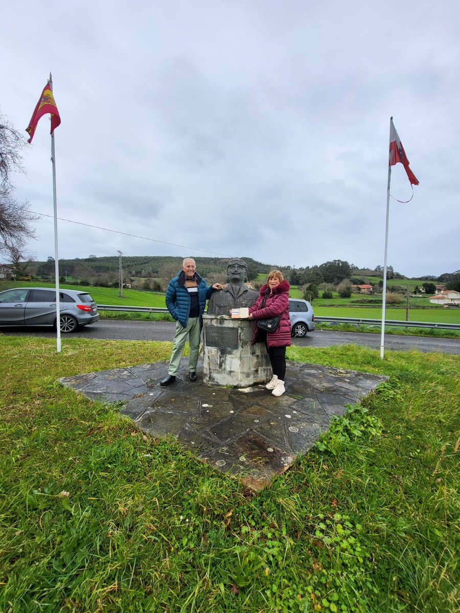 Hemos tenido la visita de unos descendientes de Salvador Hedilla, que han regresado a Castillo en busca de sus orígenes y de los vínculos que les unen con nuestro apreciado aviador.