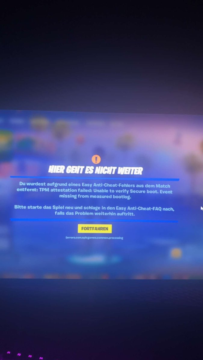 akezfn's tweet photo. @x1lly i have everthing on but when i play fncs i get kicked out the game while in the bus an this shi shows up https://t.co/XeoyHrjKnm