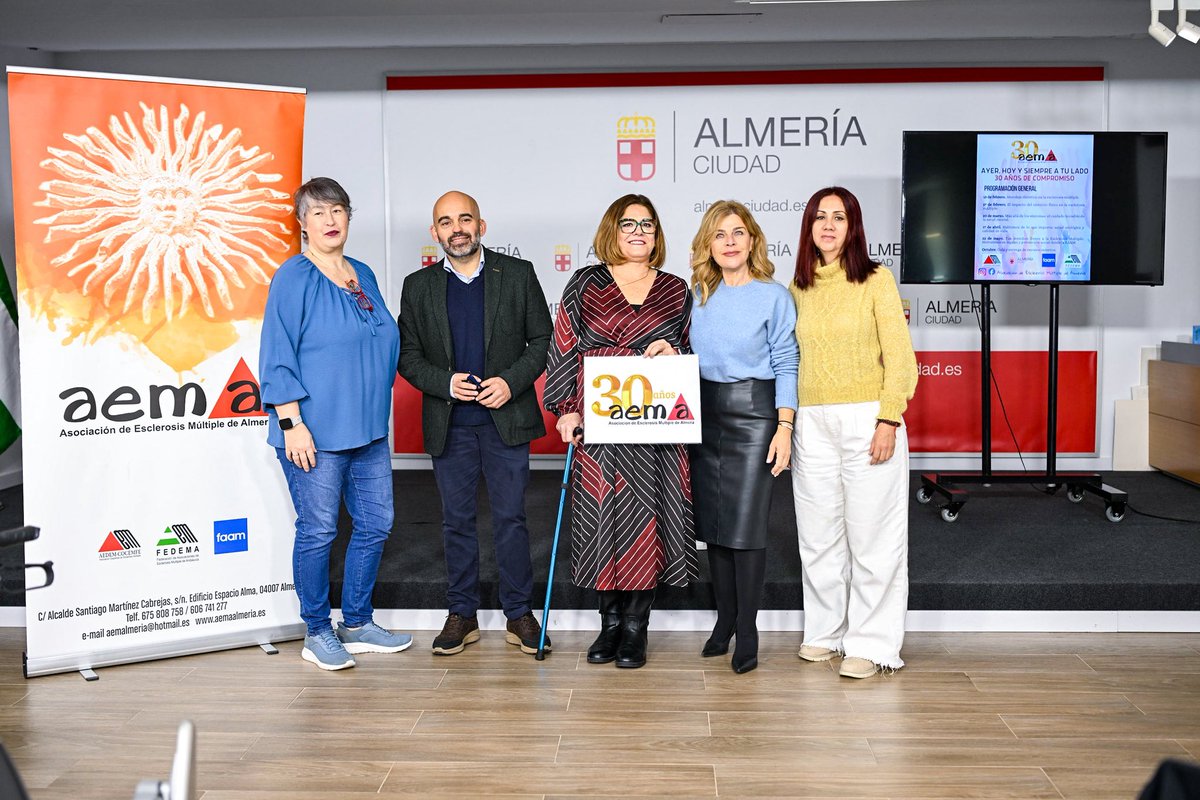aytoalm's tweet photo. 🏥 AEMA cumple 30 años como referente en la atención de las personas con Esclerosis Múltiple.
 
👉 La concejala @LAYNEZ_PAOLA presenta la programación, junto al presidente de la @FaamAlmeria, Valentín Sola, y la presidenta de la asociación, Isabel Martínez. https://t.co/PJEeYJ96HR