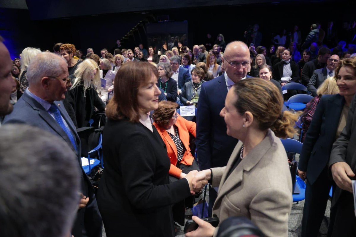 Dubravka Šuica tweet media