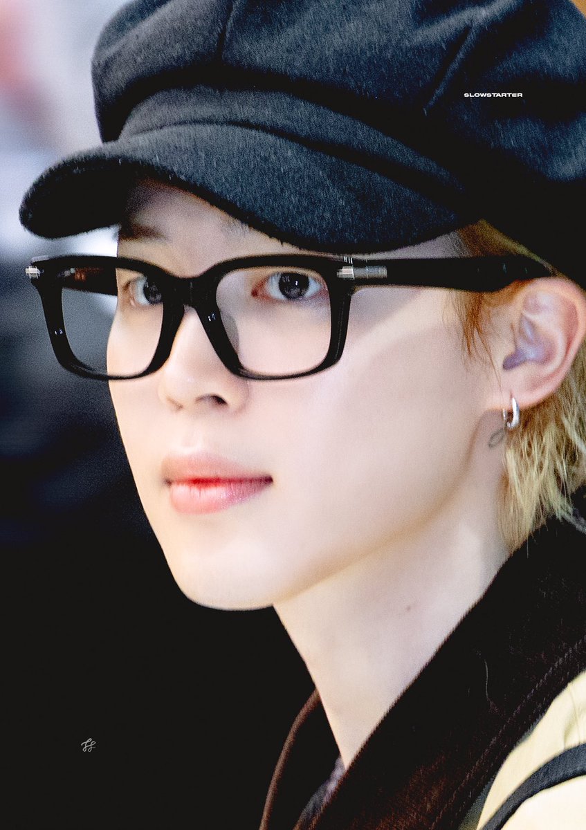 LClairm35766's tweet photo. Soft return, steady heart โจ
Through the noise and the distance, Jimin comes back as he always does โ calm, kind, and quietly strong. Airport moments turn into reassurance, style into comfort, presence into trust. ๐
#JIMIN #์ง๋ฏผ #ParkJimin #WelcomeBackJimin #AirportJimin https://t.co/nifMJbwItx