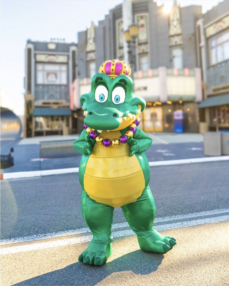 Hoof_Pony's tweet photo. Gosh. And now this now this adorable guy is out and about for Mardi gras. https://t.co/UViOeq1bSO