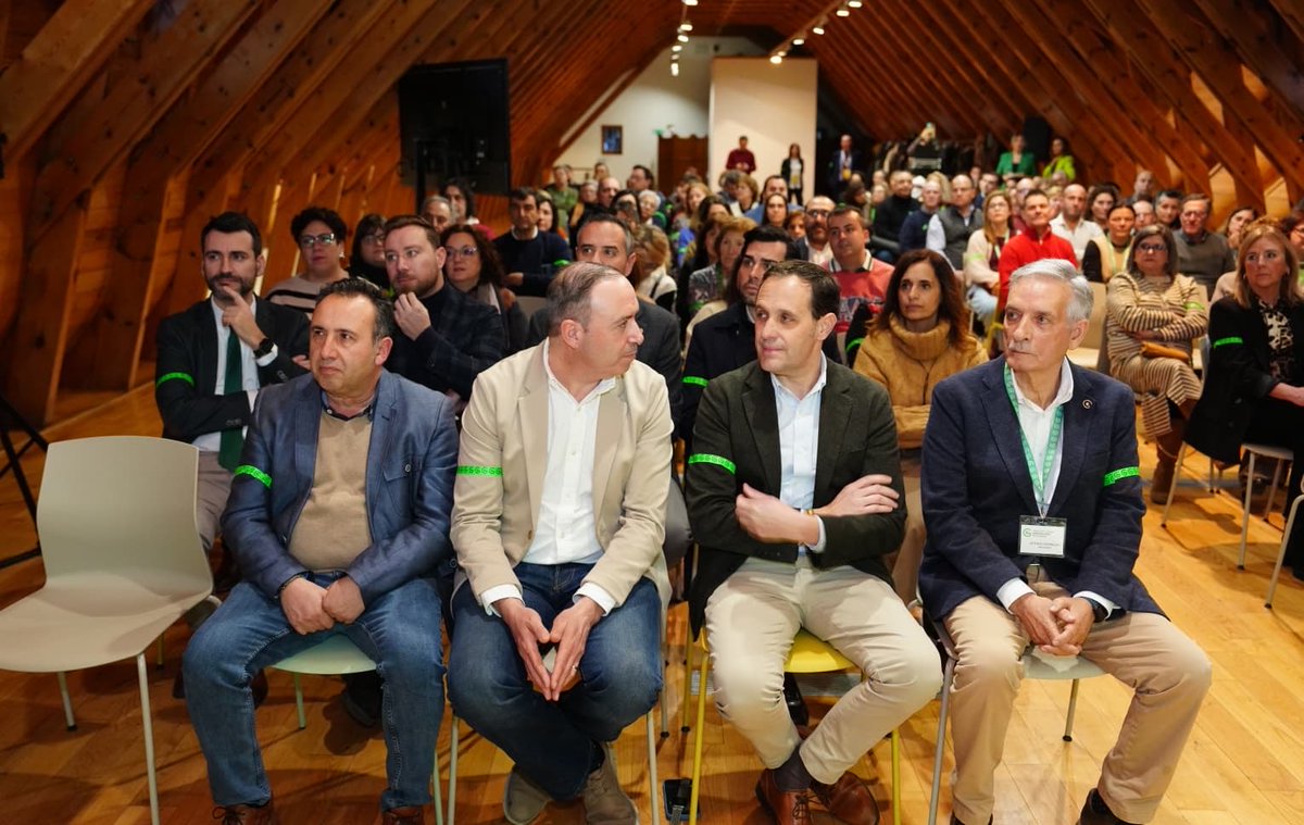 💚 II Encuentro de Delegaciones Locales  Contra el Cáncer con ayuntamientos de Valladolid.

📍 El presidente <a href="/Conrado_Iscar/">Conrado Íscar</a> ha participado en el acto celebrado esta tarde en el Espacio La Granja. 

Representantes de las delegaciones, pacientes, familias y voluntariado asisten a