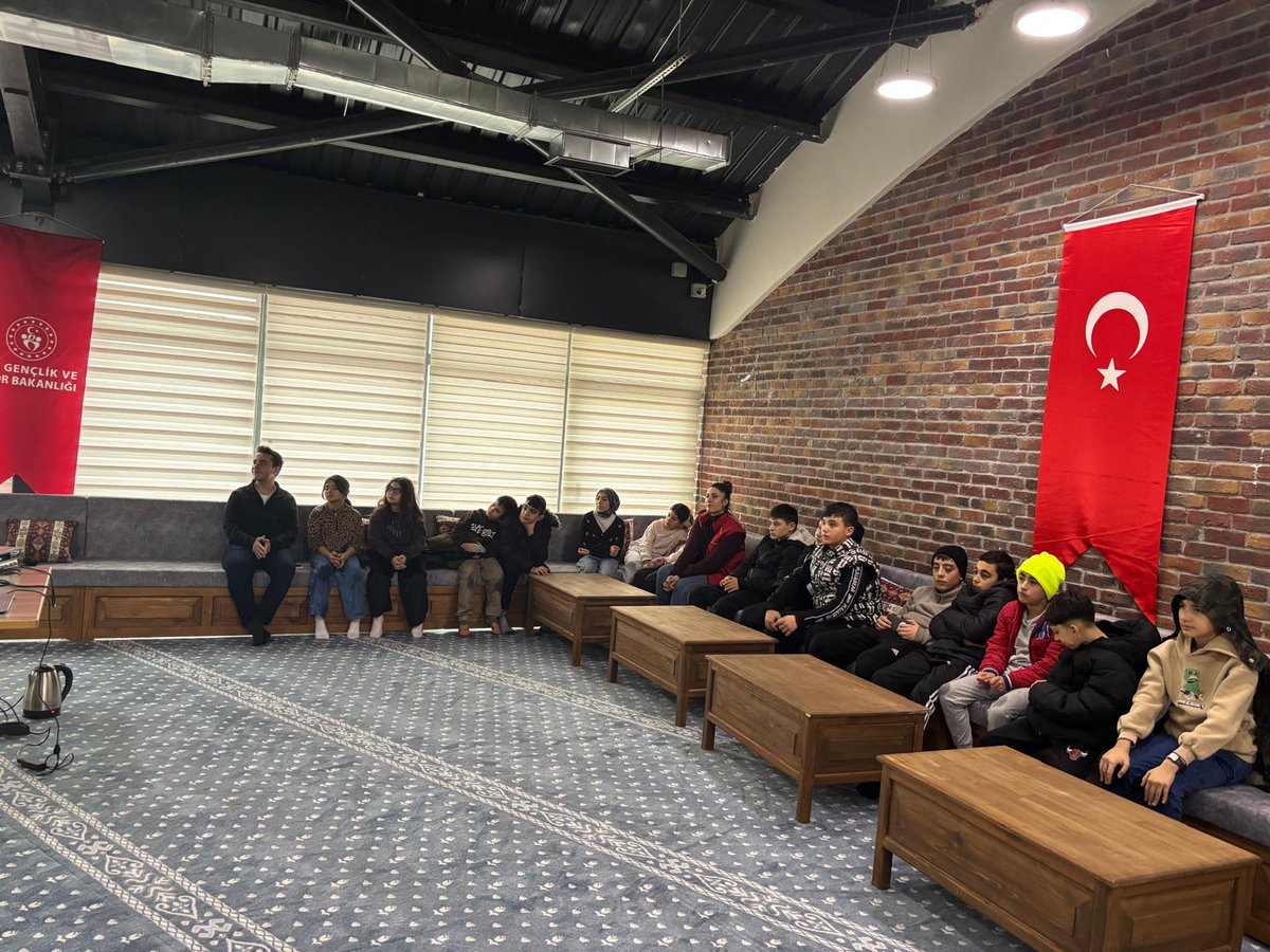 📍Kerebi Gazi Yurdu 
İskilip Gençlik Merkezi öğrencileri   yurdumuzu ziyaret ettiler. Öğrencilerimize kurum tanıtımı ve bilgi yarışması yapılmıştır.