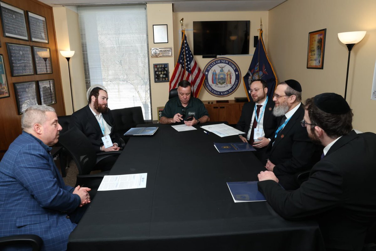 AgudahNews's tweet photo. Agudath Israel Hudson Valley Albany Day delegation had an informative and productive meeting with Assemblymembers @KarlBrabenec and @ScottBendettNY https://t.co/4Jipv9d6nd