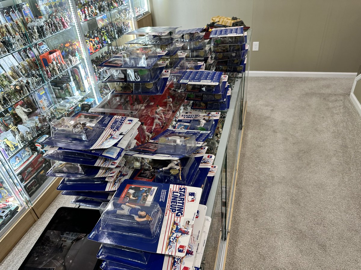 I just opened from seals boxes a 1988 MLB Starting Lineup set live. Check it out!

facebook.com/share/g/1FbfNd…